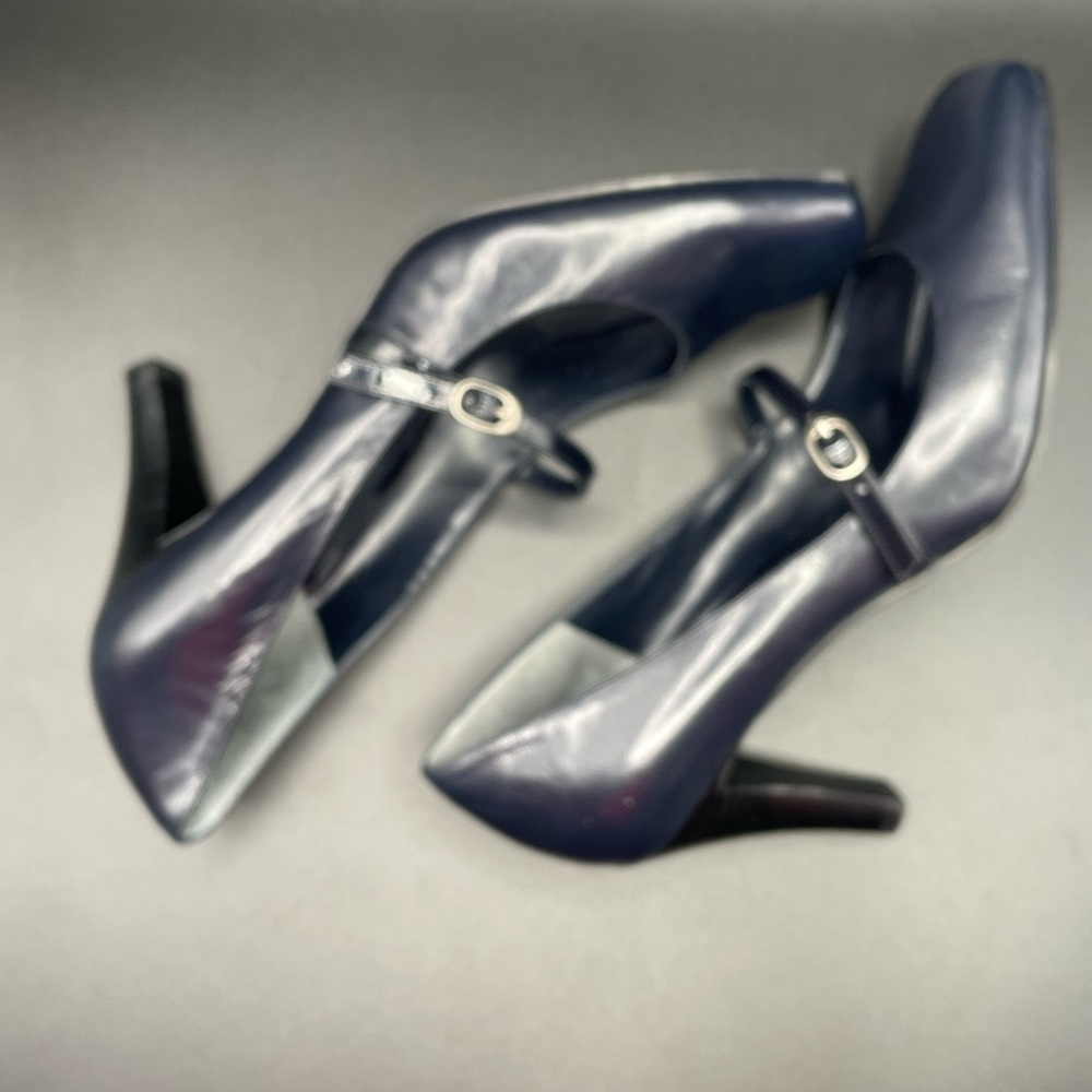 NWOT Navy Blue Heels Size 8.5